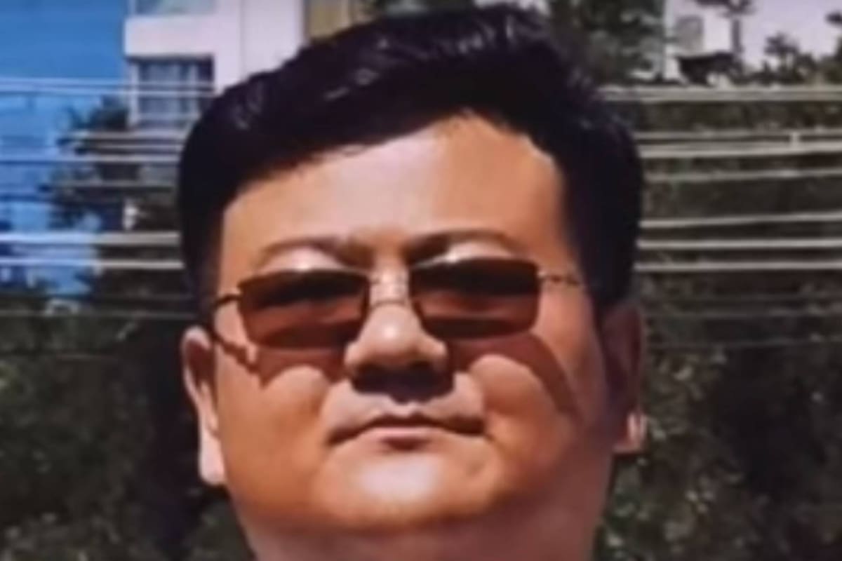 Las imágenes y videos de Sr. Zhu se viralizaron porque parece una persona notablemente mayor (Captura Youtube)