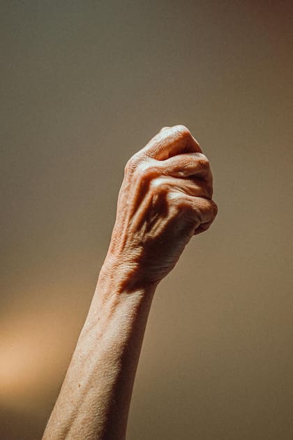 Las implicaciones de este hallazgo trascienden el ámbito de la dermatología y la cosmética, ya que muchos mecanismos celulares del envejecimiento son comunes a diferentes órganos y tejidos