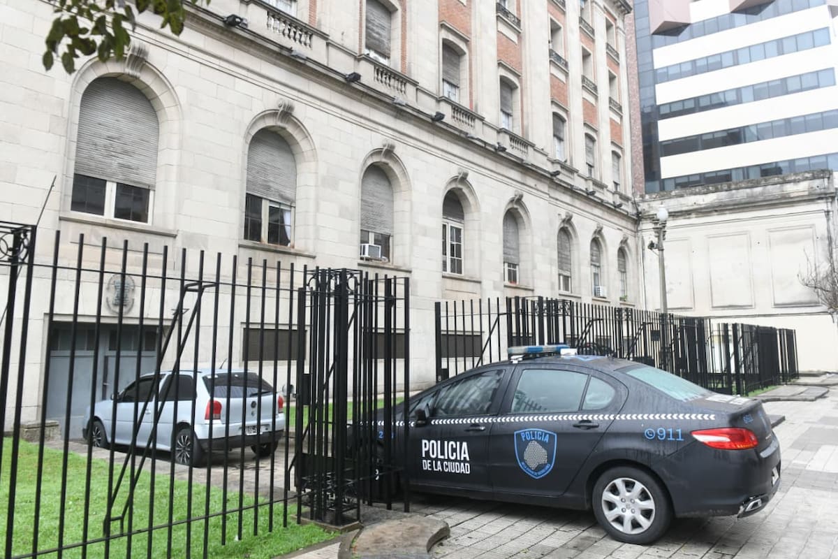 Las imputadas fueron trasladadas en móviles de la Policía de la Ciudad