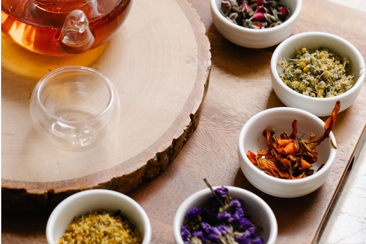 Las infusiones de hierbas tienen múltiples beneficios (Foto ilustrativa: PEXELS)