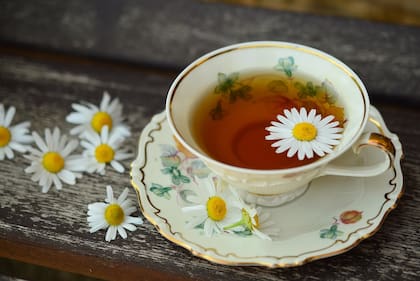Las infusiones de manzanilla son ideales para dormir.
