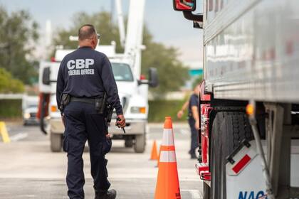 Las inscripciones para ser parte de la CBP siguen abiertas y los oficiales de la agencia continúan en funciones