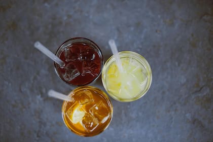 Las instituciones de salud recomiendan consumir jugos frutales caseros, sin conservantes añadidos