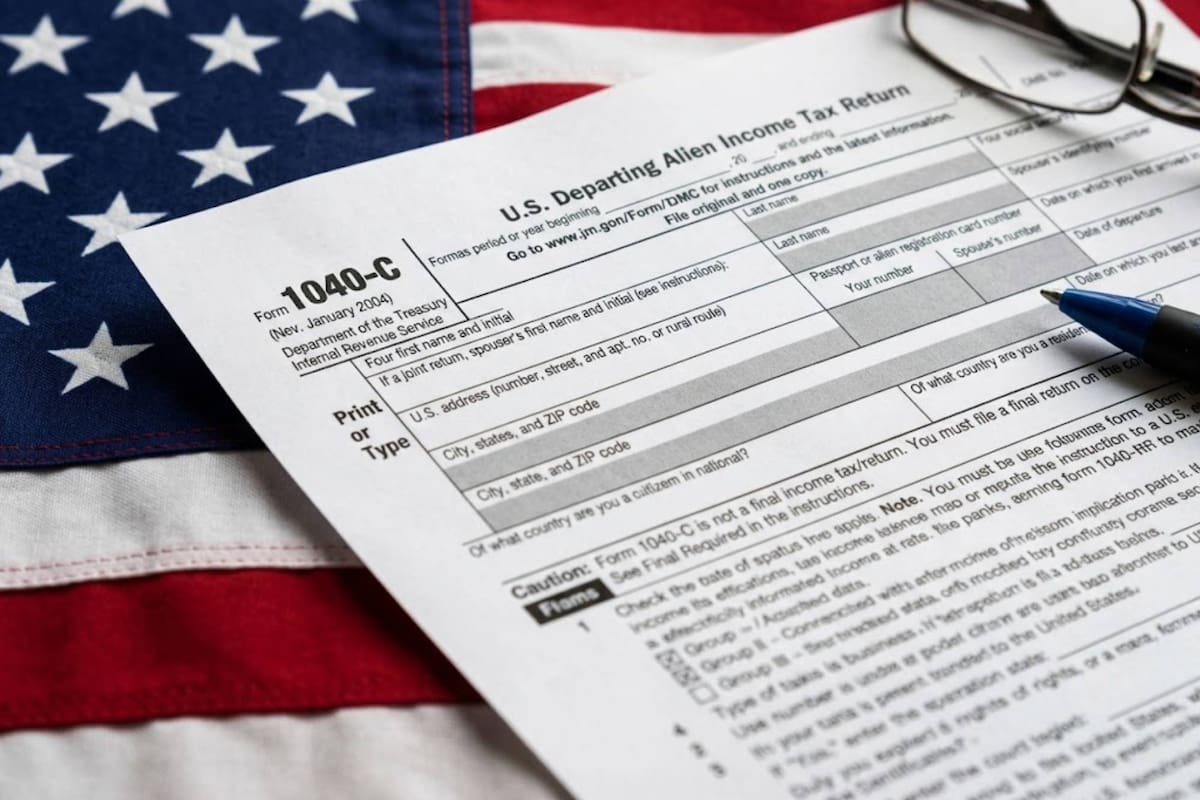 Las instrucciones del formulario 1040-C del IRS establecen los procedimientos necesarios para que los extranjeros que abandonan Estados Unidos declaren sus ingresos y cumplan con sus obligaciones fiscales