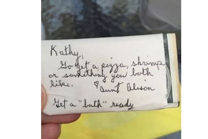 Las instrucciones para la novia eran: "Anda y compra una pizza, camarones o algo que les guste a ambos. Tomate una ducha", tía Alison
