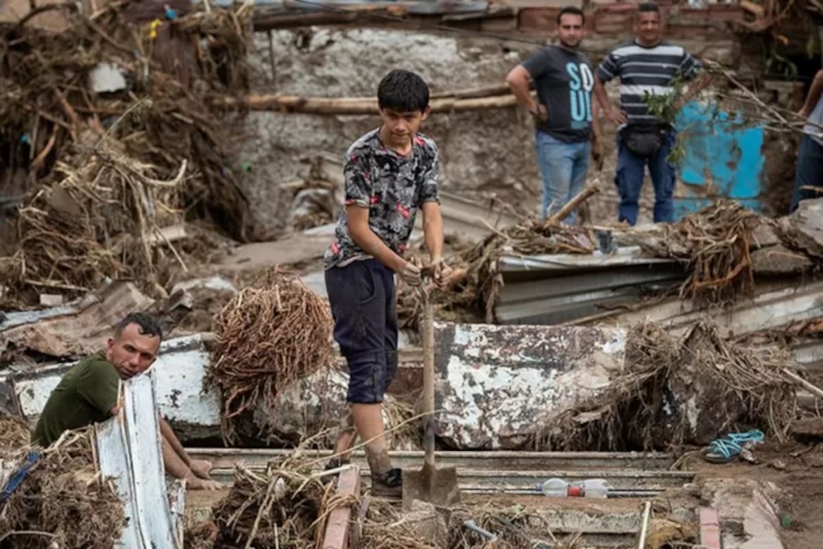 Las intensas lluvias del sábado hicieron que el caudal de cinco quebradas y pequeños ríos se desbordaran en la zona de Las Tejerías