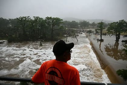 Las inundaciones en Texas dejaron más de 100 muertos y varias personas desparecidas