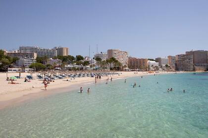 No será obligatorio el uso de mascarillas en las playas, en las piletas o cuando se practica algún deporte
