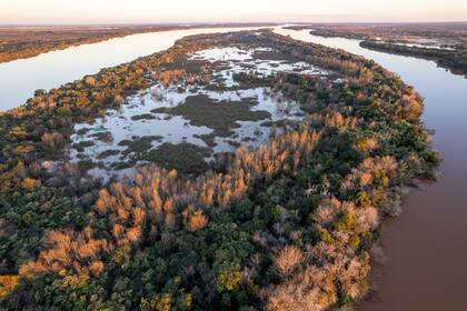 Las islas cuentan con canales, humedales, pastizales, playas de arena y bosques ribereños