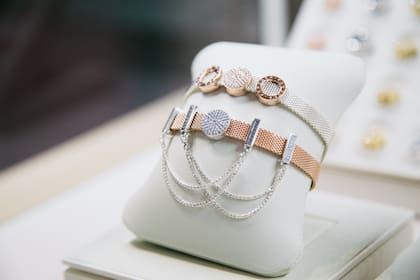 Las joyas de Pandora perminten combinarlas para que cada mujer forme su propia historia