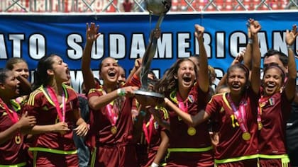 Las jugadoras de Vinotinto, que triunfaron en los Juegos Bolivarianos, sufren de desnutrición, según el director técnico del equipo