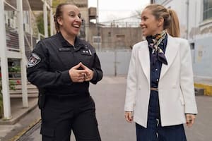 Las Juntas de Calificaciones deberán integrarse con, al menos, una mujer en carácter de titular, la cual debe encontrarse en servicio efectivo y pertenecer al cuadro correspondiente.