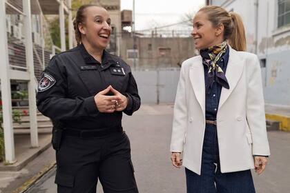 Las Juntas de Calificaciones deberán integrarse con, al menos, una mujer en carácter de titular, la cual debe encontrarse en servicio efectivo y pertenecer al cuadro correspondiente.