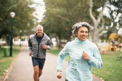 Las largas caminatas y el trote suave son la base de un entrenamiento que ayuda a perder peso