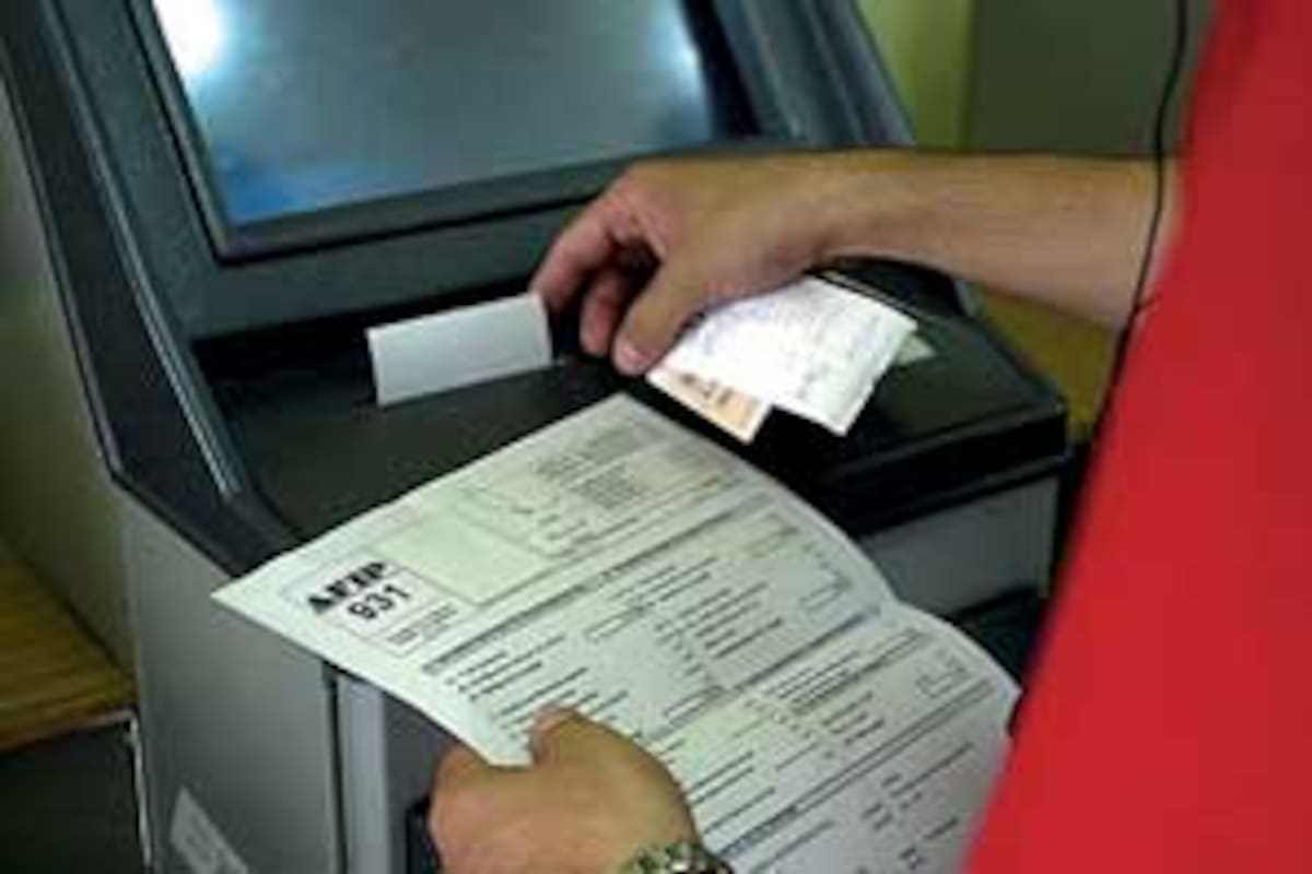 Las largas colas para efectuar pagos de impuestos pueden evitarse abonando en cajeros automáticos