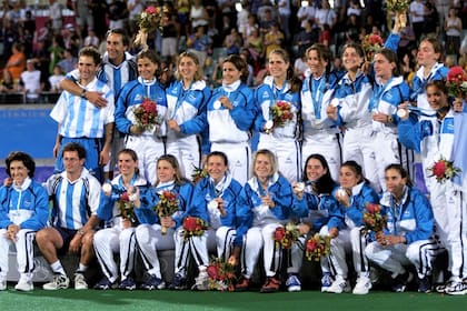 Las Leonas en el podio en Sídney 2000, el lugar donde empezó a escribirse la historia grande