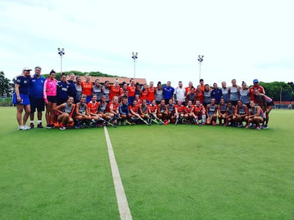 Las Leonas en su primer amistoso 2017