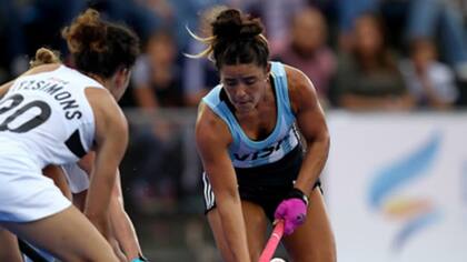 Las Leonas se quedaron con el primer duelo