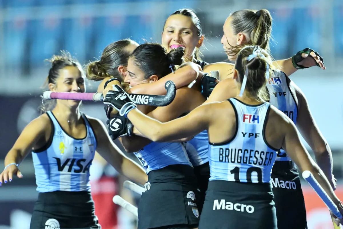 Las Leoncitas festejan el triunfo frente a Corea del Sur, que les permitió asegurarse un lugar en los cuartos de final del Mundial