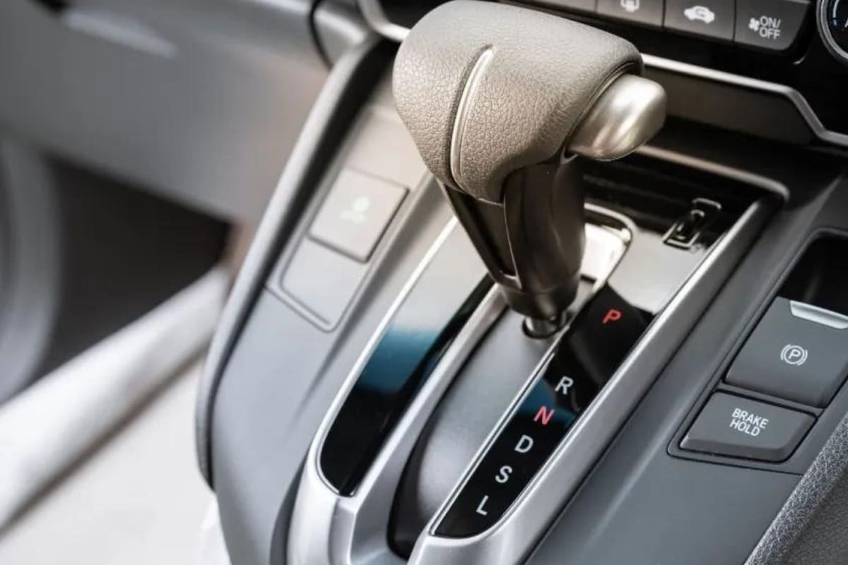 Las letras de la caja de cambios de los autos automáticos tienen una función específica