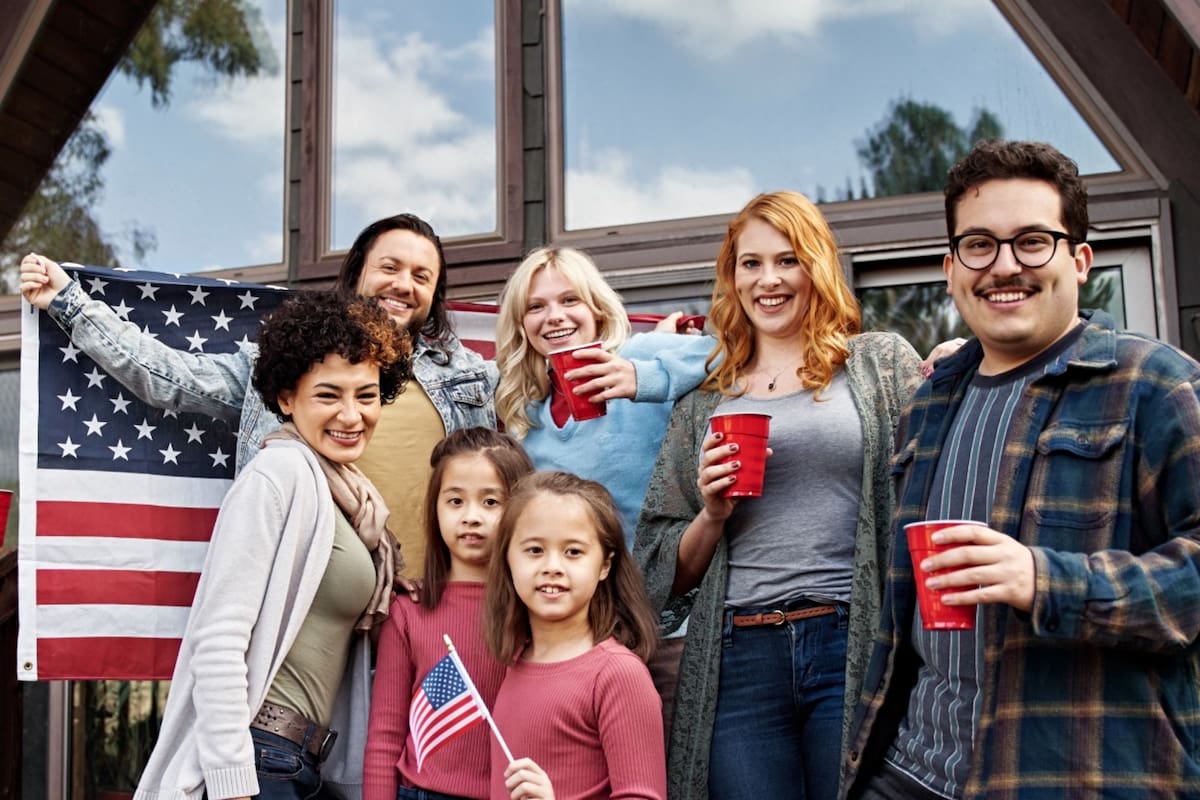 Las leyes de inmigración de EE.UU. permiten que ciertos extranjeros, que son familiares de ciudadanos o residentes permanentes, obtengan una green card