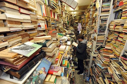 Las librerías de ejemplares usados y antiguos se han convertido en un nuevo reducto para buscar "el alimento" para la IA.