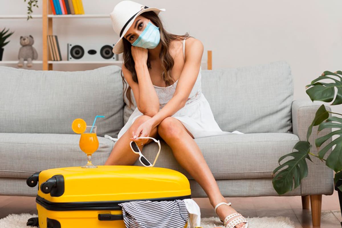 Las líneas aéreas recomiendan que se lleven por lo menos cuatro o cinco barbijos para ir cambiando cada tres horas durante el vuelo.