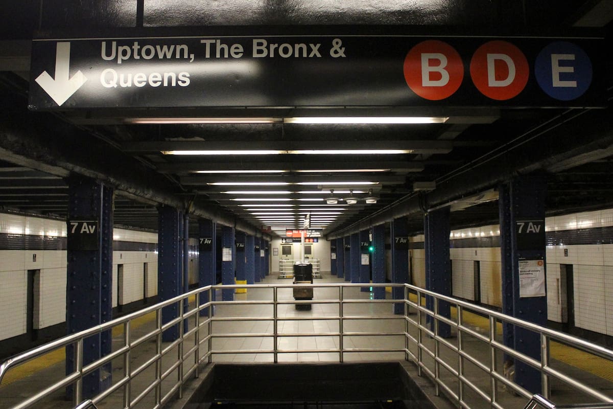 Las líneas de subte permanecen abiertas, pero los viajeros son cada vez menos