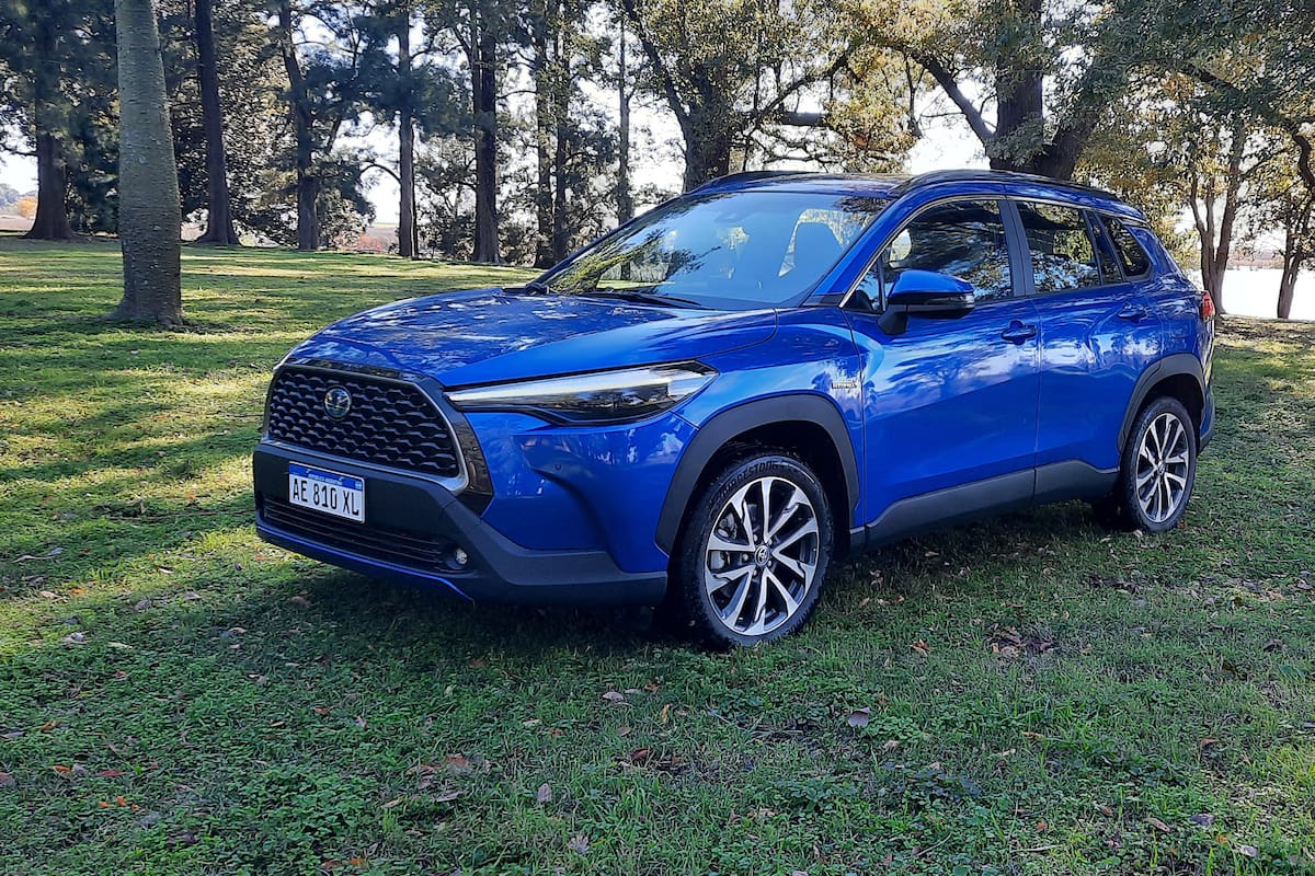 Las líneas del nuevo Toyota Corolla Cross Híbrido son sobrias y modernas