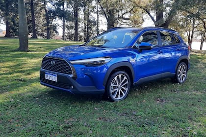 Las líneas del nuevo Toyota Corolla Cross Híbrido son sobrias y modernas