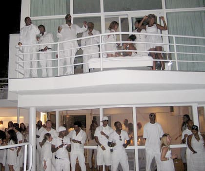 Las llamadas "fiestas blancas" de Sean Combs eran muy conocidas en la industria y asistían famosos del mundo del cine, la música y el deporte, entre otros