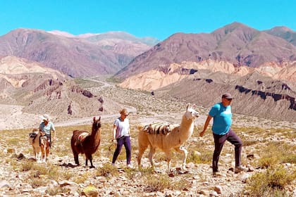 Las llamas acompañan salidas a paso lento, como se hacía en la antigüedad