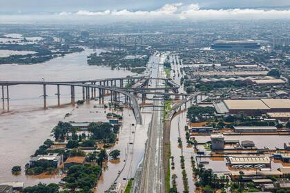 Las lluvias excesivas y el desborde de ríos afectan cultivos e infraestructura en buena parte de Rio Grande do Sul