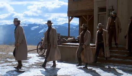 Las locaciones de la película se repartieron entre California y el estado de Idaho, donde se construyó el pueblo LaHood y el asentamiento de los mineros.