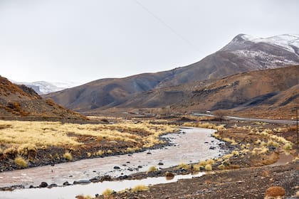 Las Loicas, en el limite con Chile. Esta localidad quedaría bajo el agua cuando se construya la presa y central hidroeléctrica Portezuelo del Viento, sobre el el riioo Grande en el departamento de Malargue. Mendoza