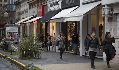 El paseo comercial de Las Lomitas en Lomas de Zamora