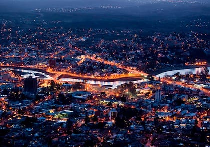 Ciudades con buenos indicadores materiales, como Villa Carlos Paz, presentan importantes deficiencias en infraestructura de servicios