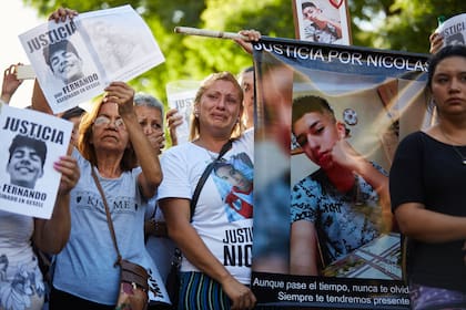 Las Madres del Dolor de Mendoza, convocaron a una marcha para pedir justicia por el asesinato de Fernando Baez Sosa. A eso le sumaron el reclamo de justicia para otros casos de la provincia. Mendoza, martes 18 de febrero de 2020. (La Nacion/Marcelo Aguilar)
Andrea Avila, madre de Nicolas, un chico asesinado por otro menor. La causa se archivo.
