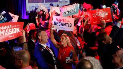 Las madres molestas con la educación que reciben sus hijos en las escuelas se han convertido en un pilar esencial de la campaña del gobernador de Florida