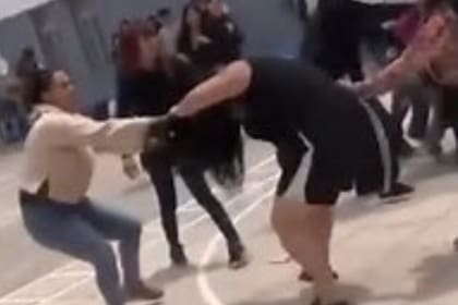 Las madres se involucraron en la pelea tras la discusión de dos adolescentes