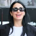 La remera que eligió Lali Espósito para su arribo al Festival de San Sebastián