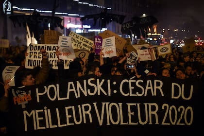Las manifestaciones en París en repudio a los premios Cesar y sus nominaciones a Roman Polanski