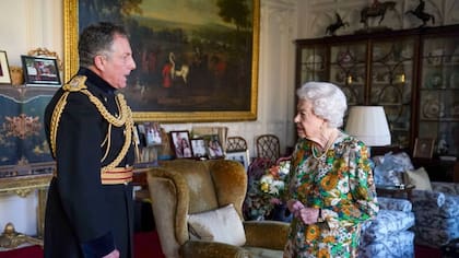 Las manos azules de la reina preocuparon a la prensa británica