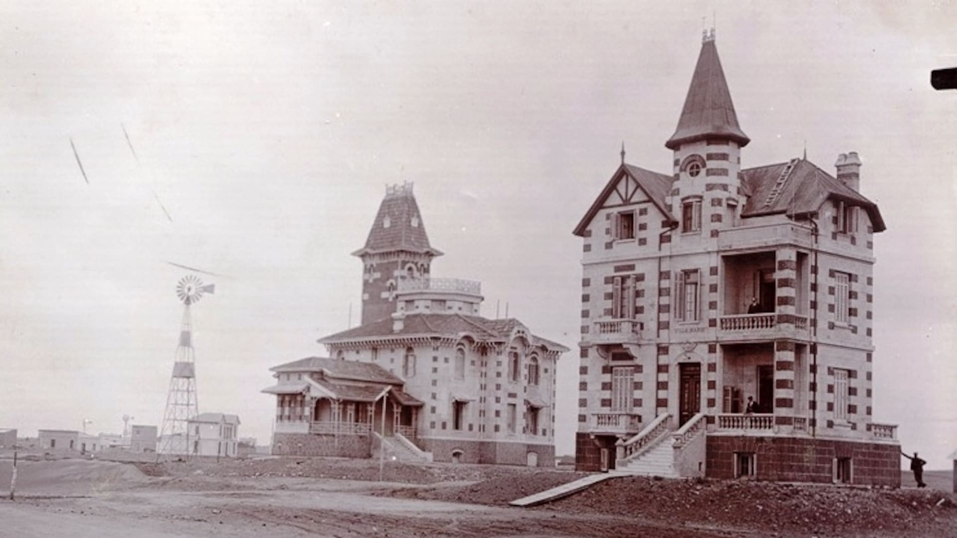 Las mansiones que rodean el Hotel Quequén