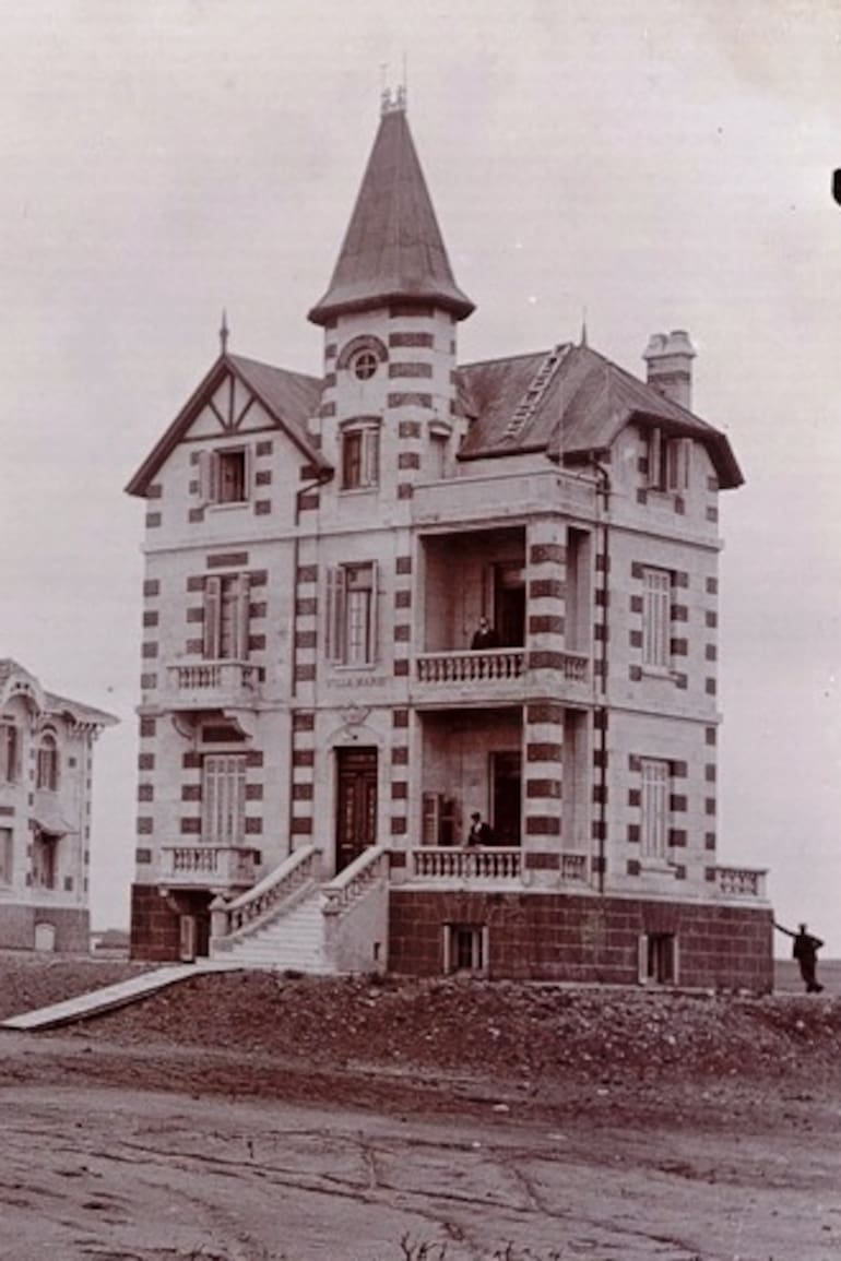 Las mansiones que rodean el Hotel Quequén