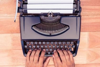 Las máquinas de escribir se popularizaron a finales del siglo XIX y principios del XX