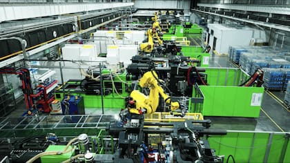 Las máquinas intervienen en cada etapa de la fabricación de los vehículos eléctricos de Leapmotor.