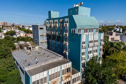 Las marcas del trágico incendio, en la fachada del inmueble ubicado sobre Crisólogo Larralde