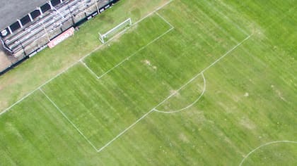 Las marcas en el trazado del area de deportivo Riestra