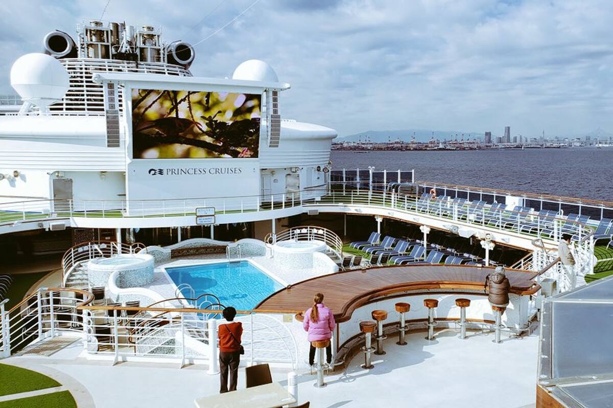 Las más de tres mil personas deberán permanecer en sus camarotes por dos semanas